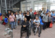 Entrega SMDIF aparatos funcionales para mejorar calidad de vida