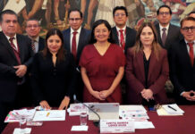 Exhiben a secretaria de Bienestar de Pepe Chedraui; la tunden en el Cabildo por no tener información